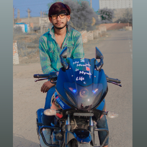 माधोपुर म घुम छी पल्सर क पाछ बैठ