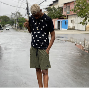 Hoje Nós Mija na Cara da Mídia Vs Hoje Nós Come Essa Puta