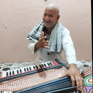 Karuna Mai Kripa Mai Meri Daya Mai Radhe