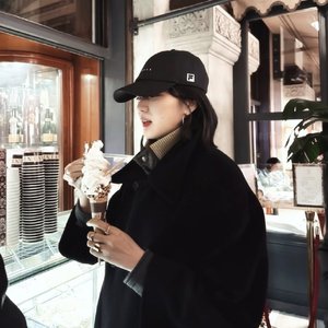 快乐是旧伤口开出新宇宙