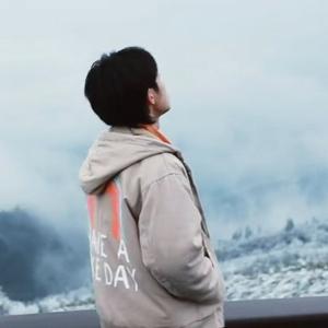 什么都不必说，此刻