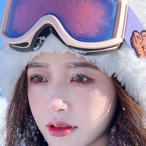 爬到山坡看月亮