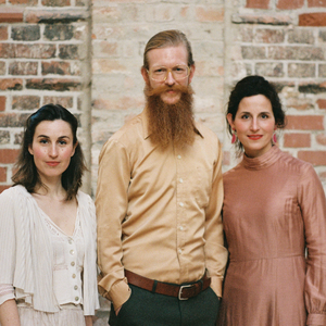 Gegenüber kommt und entschwindet