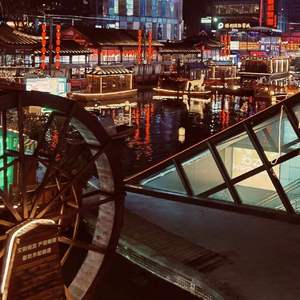 哄她的把戏罢了