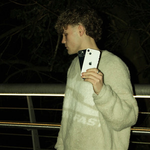 2 iPhones