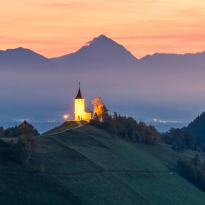 你从黎明的晨光中走来