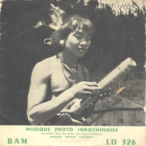 Huit Tubes De Bambous Excités Par Claquements De Mains