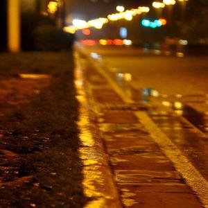 多想在平庸的生活拥抱你