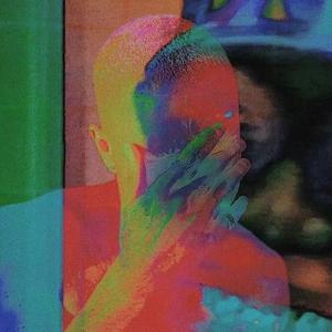 小 兔 子 吃 萝 卜