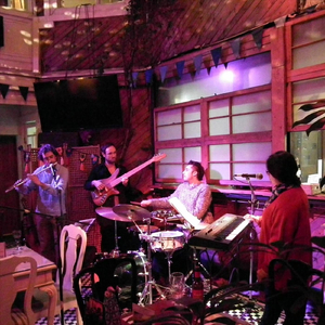 Capim (feat. Javiera Abufhele, Sergio Gonzalez & Felipe Martinez)