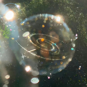 夹在宇宙缝隙之间