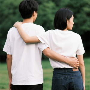 后来我们都学会了沉默