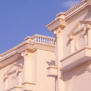 开瓶橙子汽水去散步