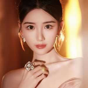蝴蝶流连花丛