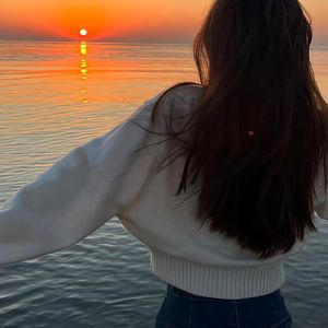 童年纸飞机的欢乐回响