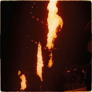 Giữa Chúng Ta Có Gì Đó