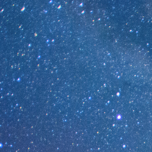 划过空空的房间