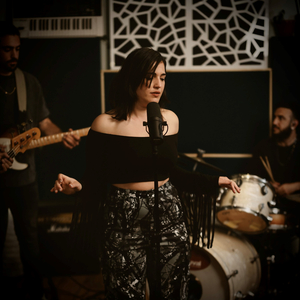 לא לבד בעולם-LIVE