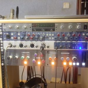 最爱八一军旗红