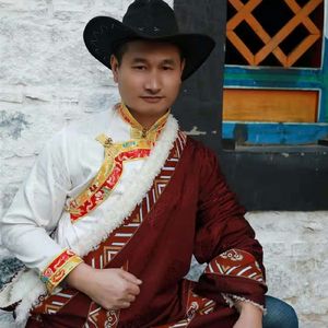 半程月光半程霜