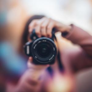 흐릿한 셀카 속 너 (You in the Blurry Selfie)