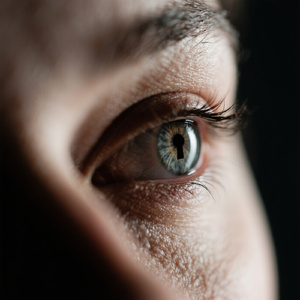 君の目が鍵穴に見えた