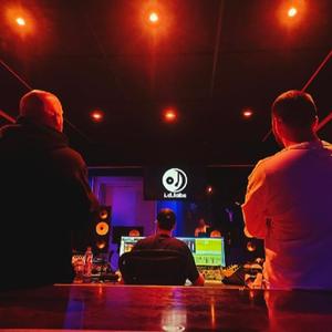 We Wanna Live (feat. Chris Clak) (Special Version)