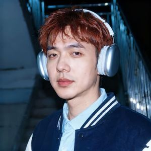 车站的风吹乱了我头发