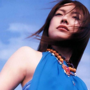 亜麻色の髪の少女