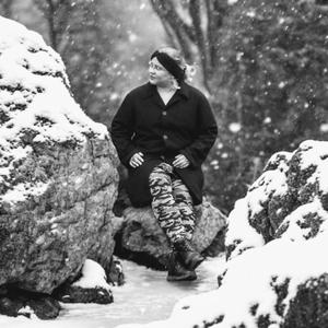 Siluetti lumipyryssä