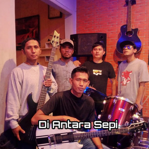 Di Antara Sepi (Live)