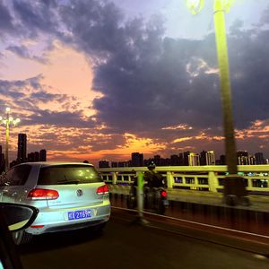 江边晚风遇见你