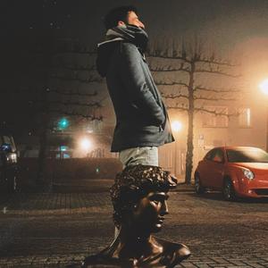 Éjfél (feat. CsidiBrown)