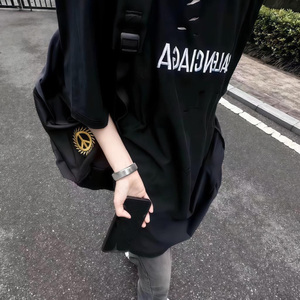 孤独不是没人陪 是心里再没能住进谁