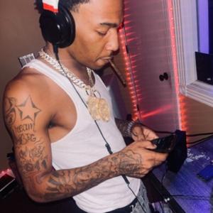 War Tunes (feat. Yung deu)