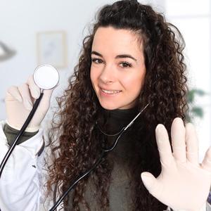 L'infirmière scolaire bienveillante prend soin de toi