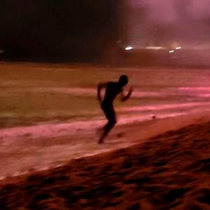 Quédate (feat. Abella)