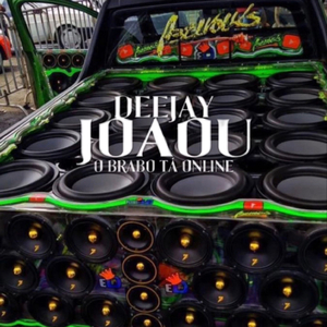 Eu tô traficando e comendo as puta eletrofunk