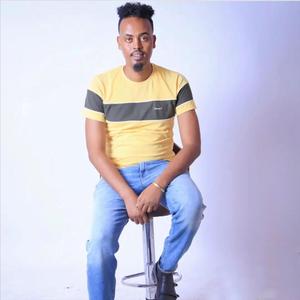 Milyan Love Iga Hoo (feat. Qamar Suugaani & Shaadiyo Sharaf)