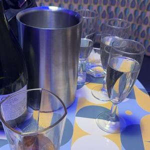 Pretty Girls Love Me And Prosecco