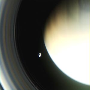 the big empty (ระหว่างวงแหวนดาวเสาร์)