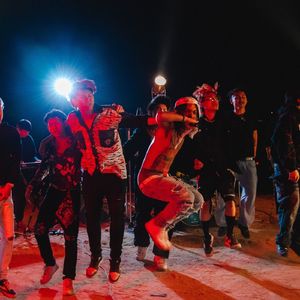 อย่าพึ่งไป (Full Band version)