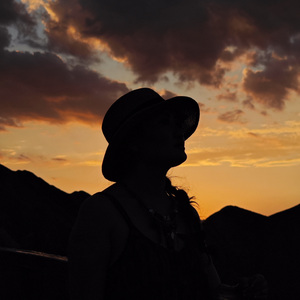 泣き（我只会哭）