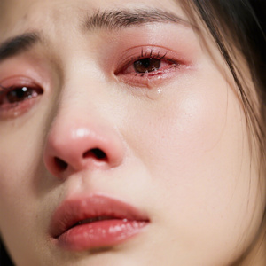 不用再为你 哭红了眼睛