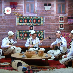 Shkelqen dielli ne shpat e lugje