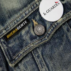 Tumbado al Borde de la Luna