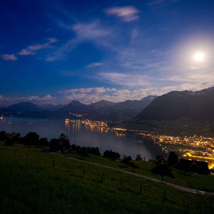 舒缓琴音与白噪引领的入眠之约