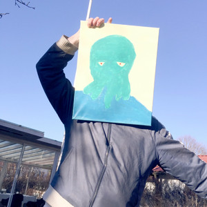 Omakotitalo usvan keskellä