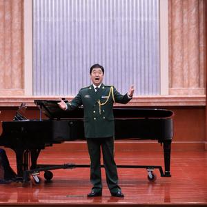 当你的秀发拂过我的钢枪