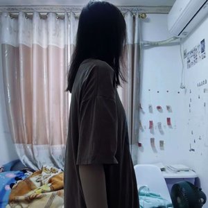 她